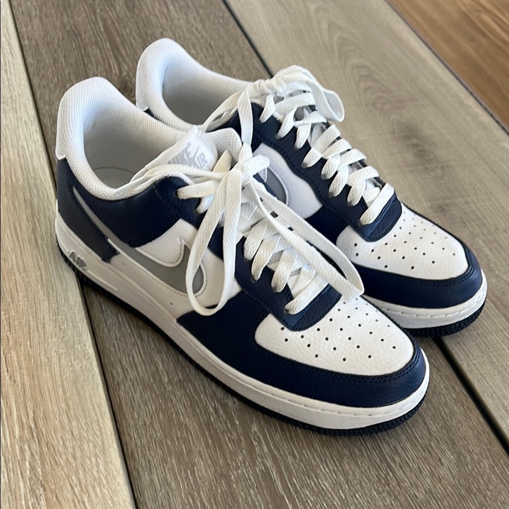 Nike Men's White and Dark Blue Sneakers
